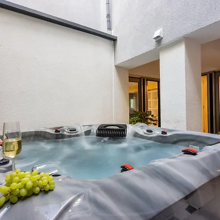 Extravagantes Mit Whirlpool, Lounge-bereich, Grill, Waschmaschine Crikvenica