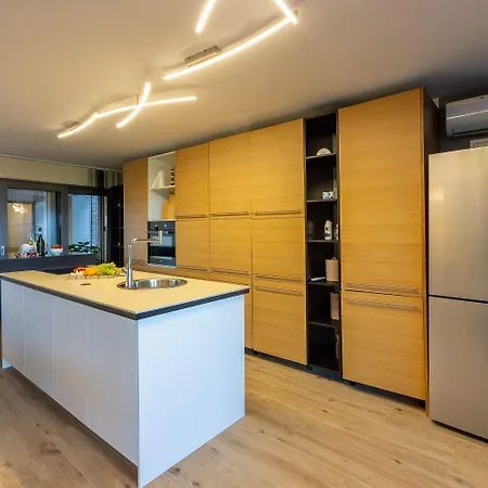 Extravagantes Mit Whirlpool, Lounge-bereich, Grill, Waschmaschine *