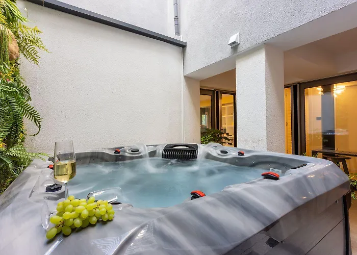 Extravagantes Mit Whirlpool, Lounge-bereich, Grill, Waschmaschine Crikvenica